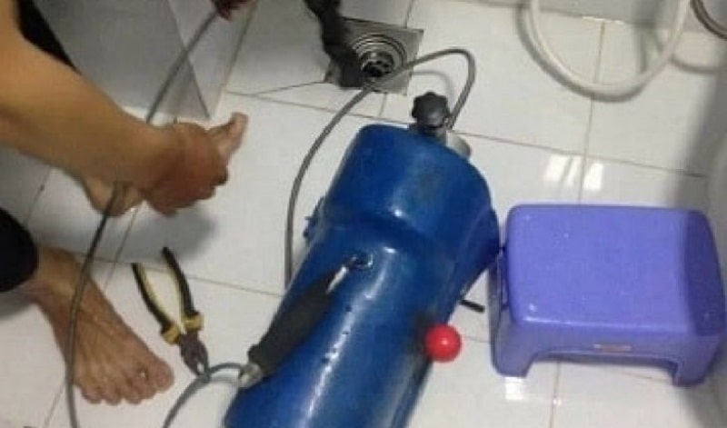 ảnh thông tắc thoát sàn