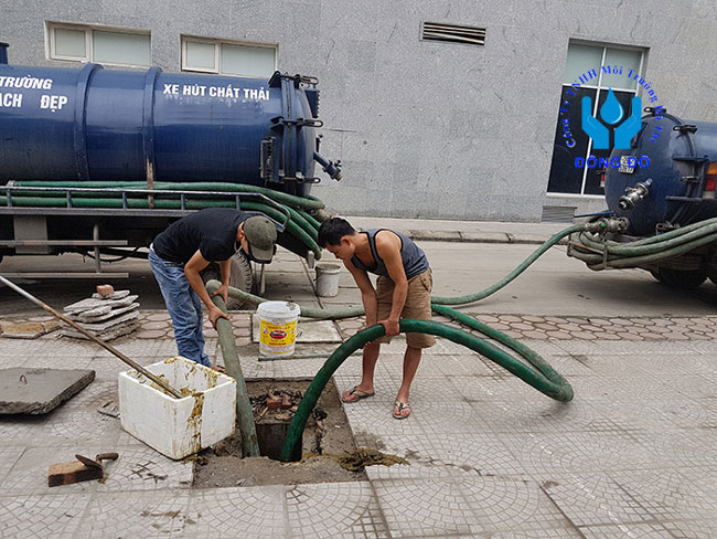 ảnh vận chuyển bùn thải